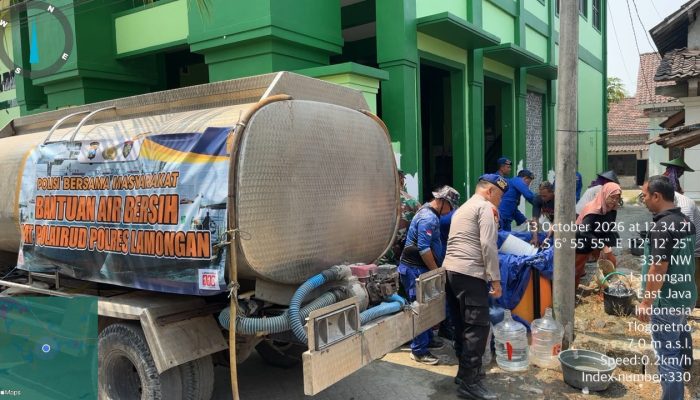 Polres Lamongan Bergerak, Lima Tangki Air Bersih untuk Warga Terdampak Kemarau